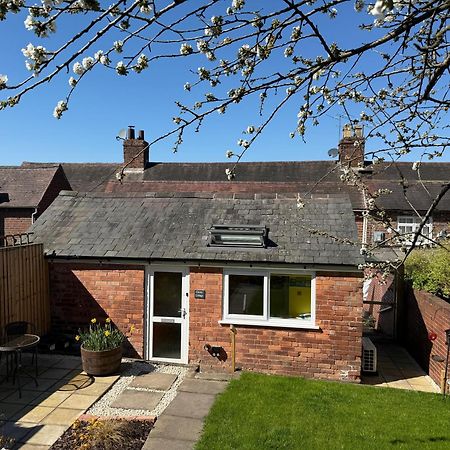 Cherry Cottage Retro Stay, Stourport Esterno foto